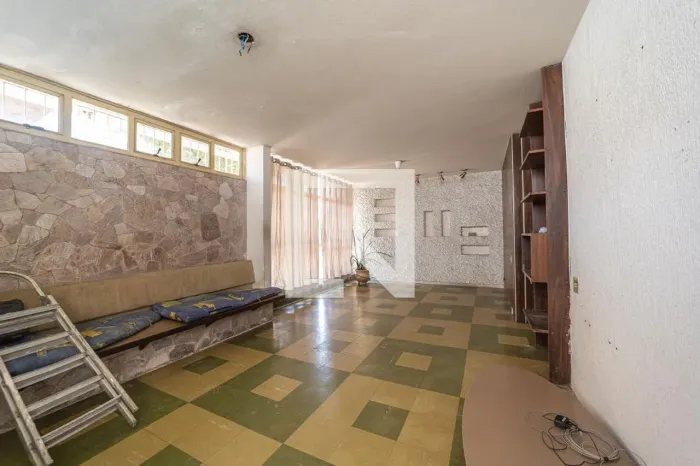 Casa à Venda - Vila Ré, 2 Quartos, 250 m2