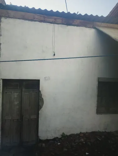 Vendo este terreno medindo 6×15, interessados favor ligar *
