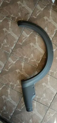 Moldura do vão de roda traseiro direito Suzuki Jimny