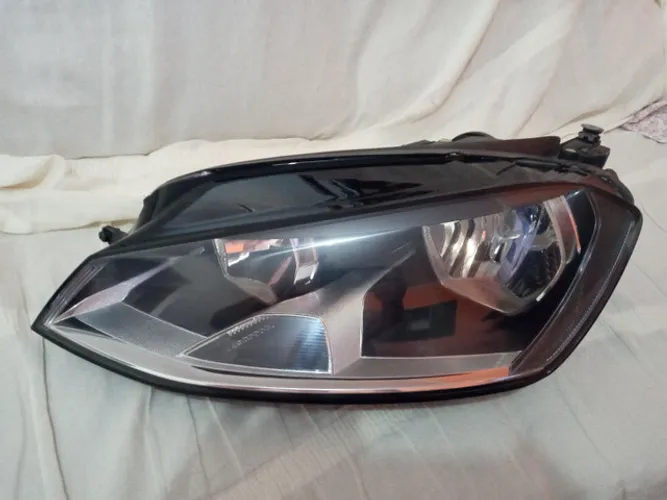 Farol VW Golf 14/18 Esq: