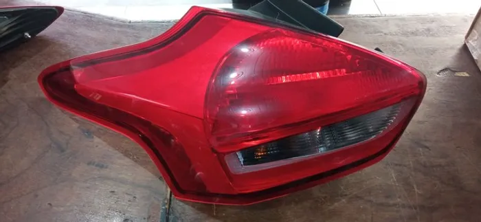 Lanterna Ford Focus com led  2016 2017 2018 2019 paralela