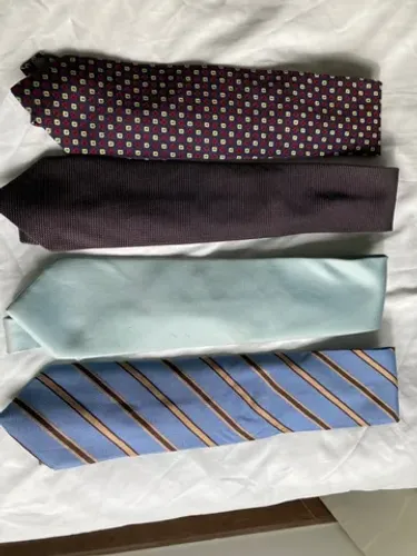 Gravatas italianas seminovas 