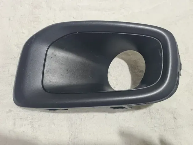 Moldura minha renegate com furo LE 15/18