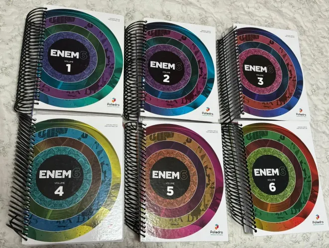 Vendo Apostilas Enem 6 e Vestibulares Poliedro! Kit em perfeito estado! R$ 800,00