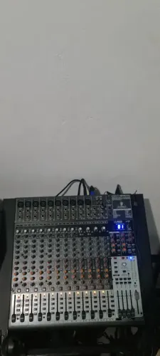 Mesa de Som 12 Canais - Ótima para Bandas e Estúdios