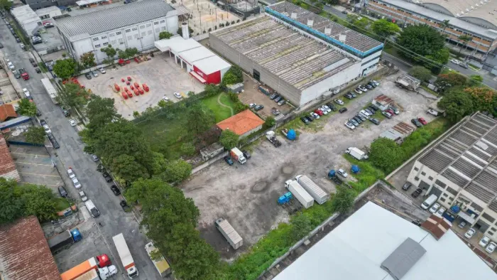 TERRENO a venda industrial com 40m de frente na Alameda Araguaia com 5.475,24m² Tamboré