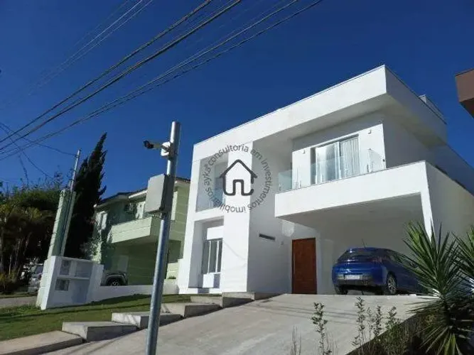Casa à venda no Condomínio Morada das Flores em Santana do Parnaíba.