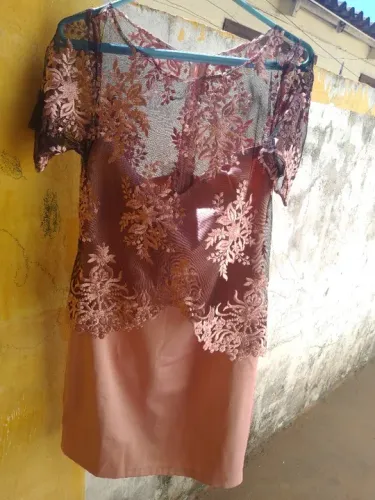 Vestido rosa com renda