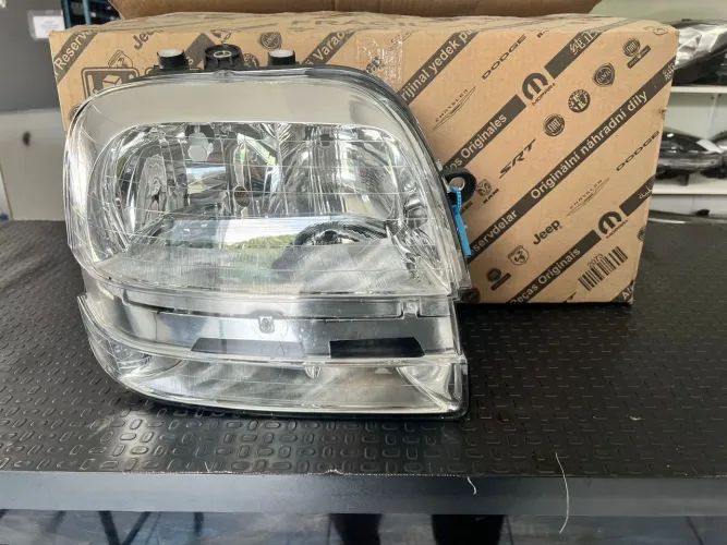 Farol doblo novo original  direito 