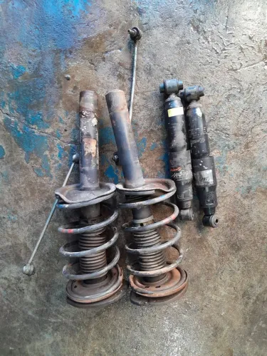 Suspensão Peugeot 206 207 molas e amortecedor 