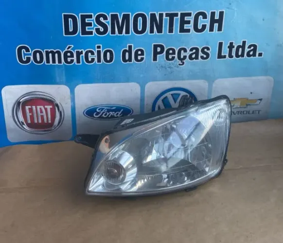 Farol lado esquerdo Corsa Classic 2014