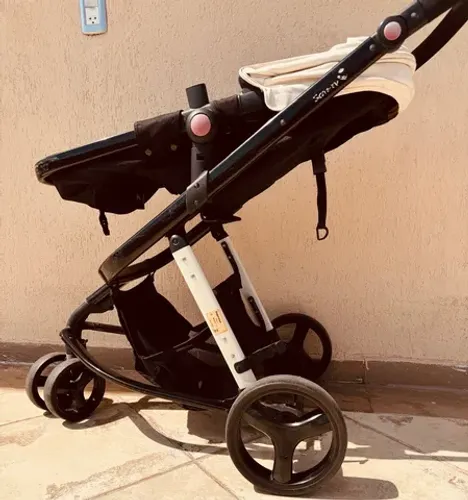 Carrinho de Bebê com Bebê Conforto Safety 1st