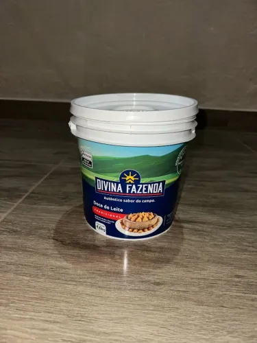 balde e tampa de plástico de 4,6kg vazio limpos R$2,00 Reais CADA retirar no local 