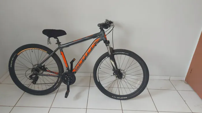 Bike Scott Aspect 970 Aro 29 - Preto e laranja