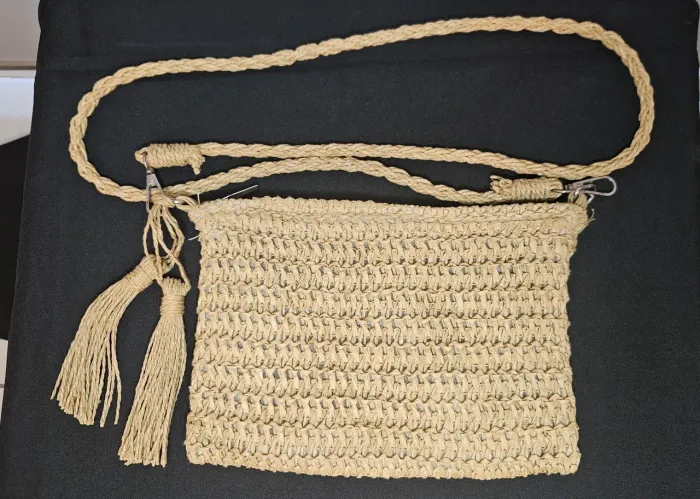 Bolsa de palha artesanal com alça transversal