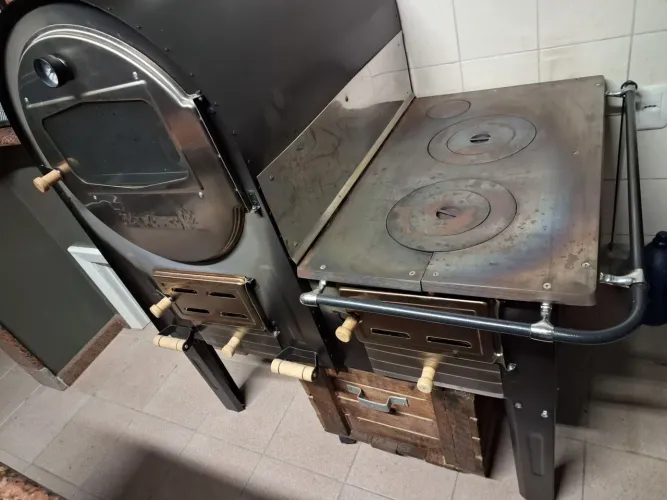 Forno acoplado a lenha 