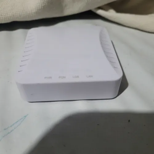 Xpon ONU fd511G e uma intelbras preta.
