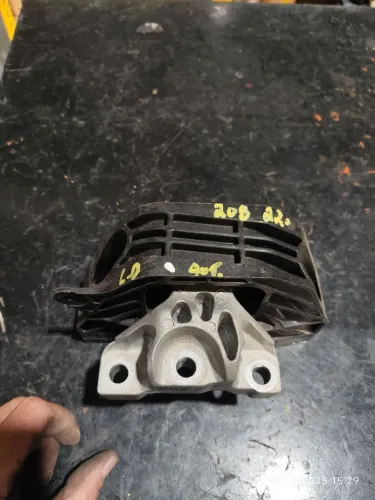 Coxim direito motor Peugeot 208 1.6 16v 2022 2023 2024 2025  *0