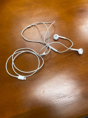 Fone de Ouvido Apple ORIGINAL EarPods Intra-Auricular com Conector Lightning Branc