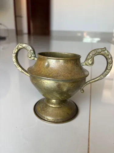 Vaso decorativo de metal  romano 