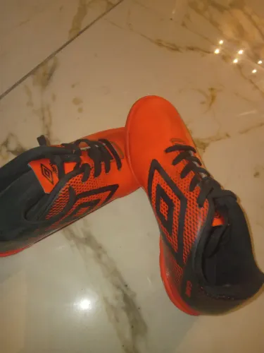 Chuteira Umbro Criança Tam 31 - Ótimo Estado - Apenas R$ 40
