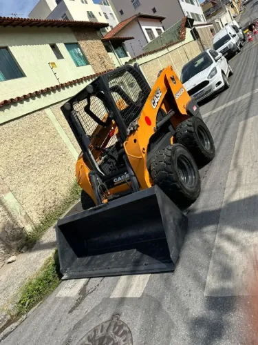 Mini Carregadeira Case SR175 cabine aberta ANO 2014