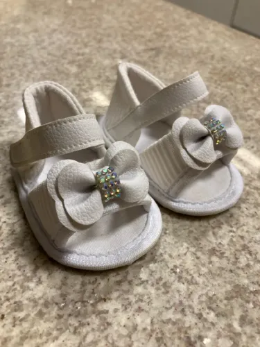 Sandálias de Bebê Brancas com Laço e Strass