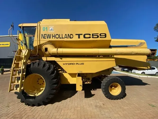 Colheitadeira New Holland TC59