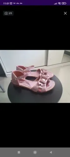 Sandália infantil rosa com laço