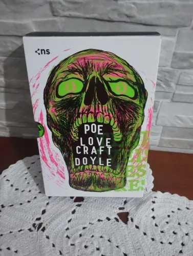 Box Terríveis Mestres (3 livros + pôster + suplemento)
