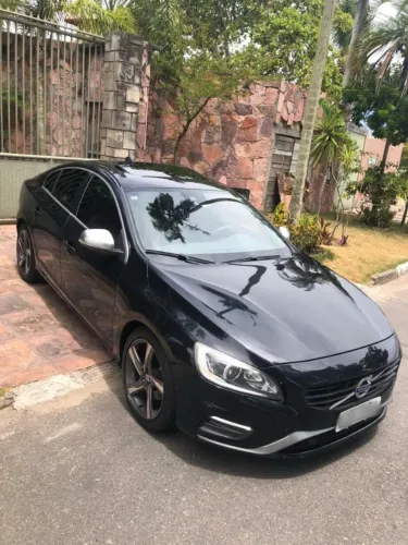 Volvo S60 T-5 R-design 2.0 240cv 4P 2014