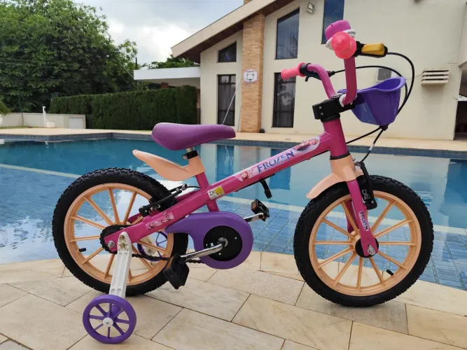 Bicicleta Frozen aro 16 cestinha roxa