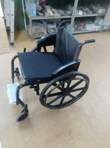 Cadeira de rodas(monobloco),( 40cm)