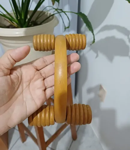 Carrinho de massagem em madeira comprado no mundo verde. Leia a descrição