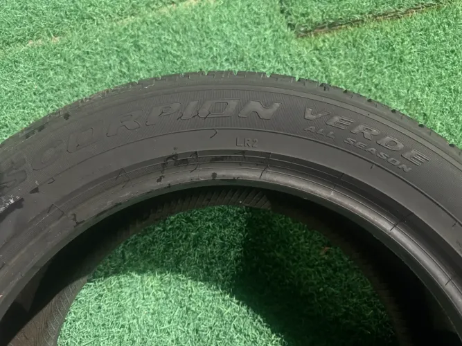 Vendo dois Pneu Pirelli Scorpion 235/55 R19