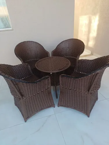 Conjunto de mesa e cadeiras para área externa