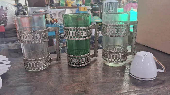 Antigos 3 Copos com suporte em Metal 
