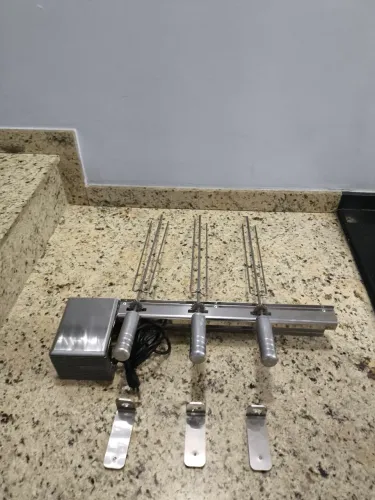 Conjunto de espetos giratório 