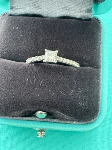 Anel Tiffany co  diamante 0.29ct quadrado em platina