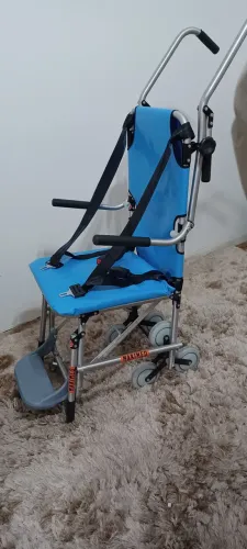 Cadeira para pacientes impossibilitados de descer escada. Modelo resgate. Manual 130kg