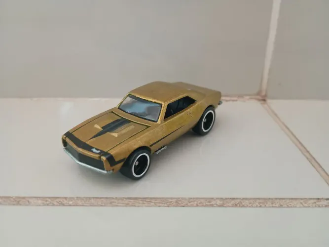 Miniatura chevrolet camaro boulevard hot wheels premium