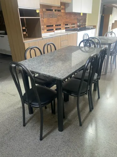 Mesa 6 cadeiras firmes , tampo de granito 
