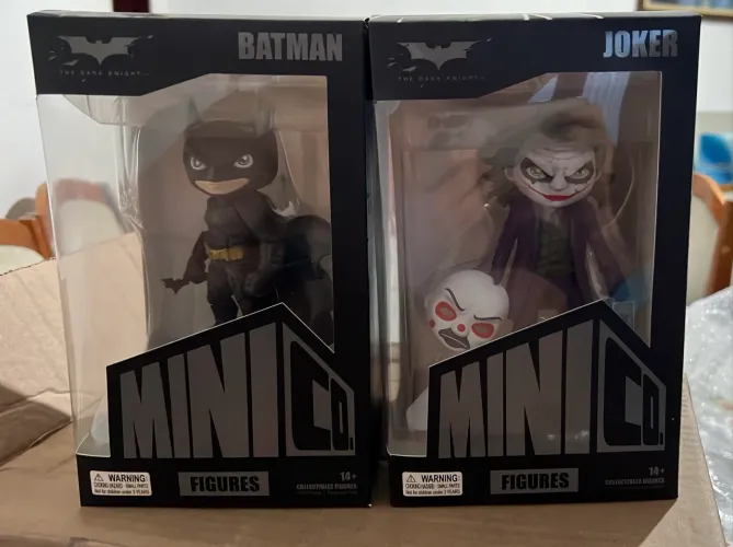 Iron studios minicos Batman e Joker TDK