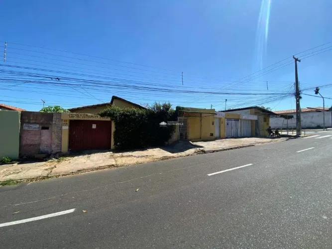 IMÓVEL 4 QUARTOS, QUINTAL TERRENO 10,20 X 25 M, AV. PETRÔNIO PORTELA