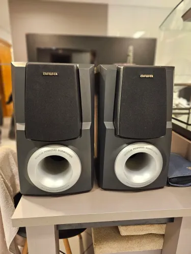 Par caixas de som Aiwa anos 2000