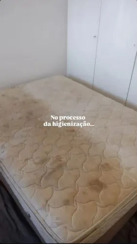 Limpeza profunda e higienização de sofá e colchão