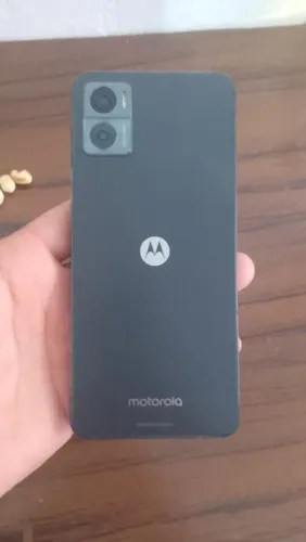 Celular semi-novo moto e 22 128g com carregador original