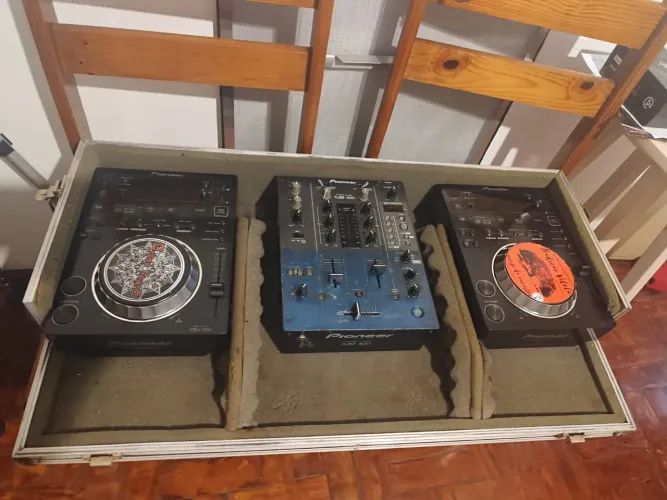 Kit DJ Pioneer CDJ-350 + DJM-400 (USB) Completo com Case