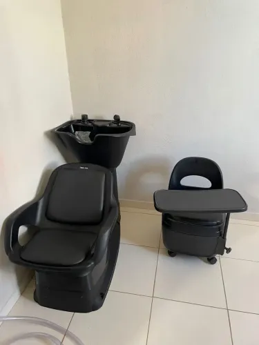 Lavatório e cadeira de manicure novos