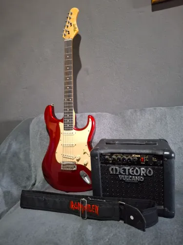 Guitarra stratocaster TG-530 + correia + amplificador meteoro 35gs